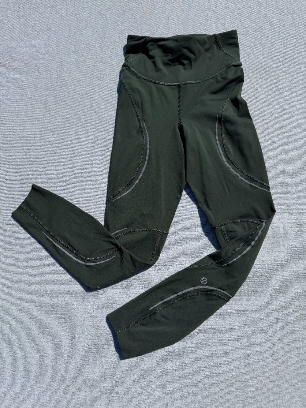 Lululemon Base Pace High-Rise Reflective Tight 25" size XS in Smoked Spruce